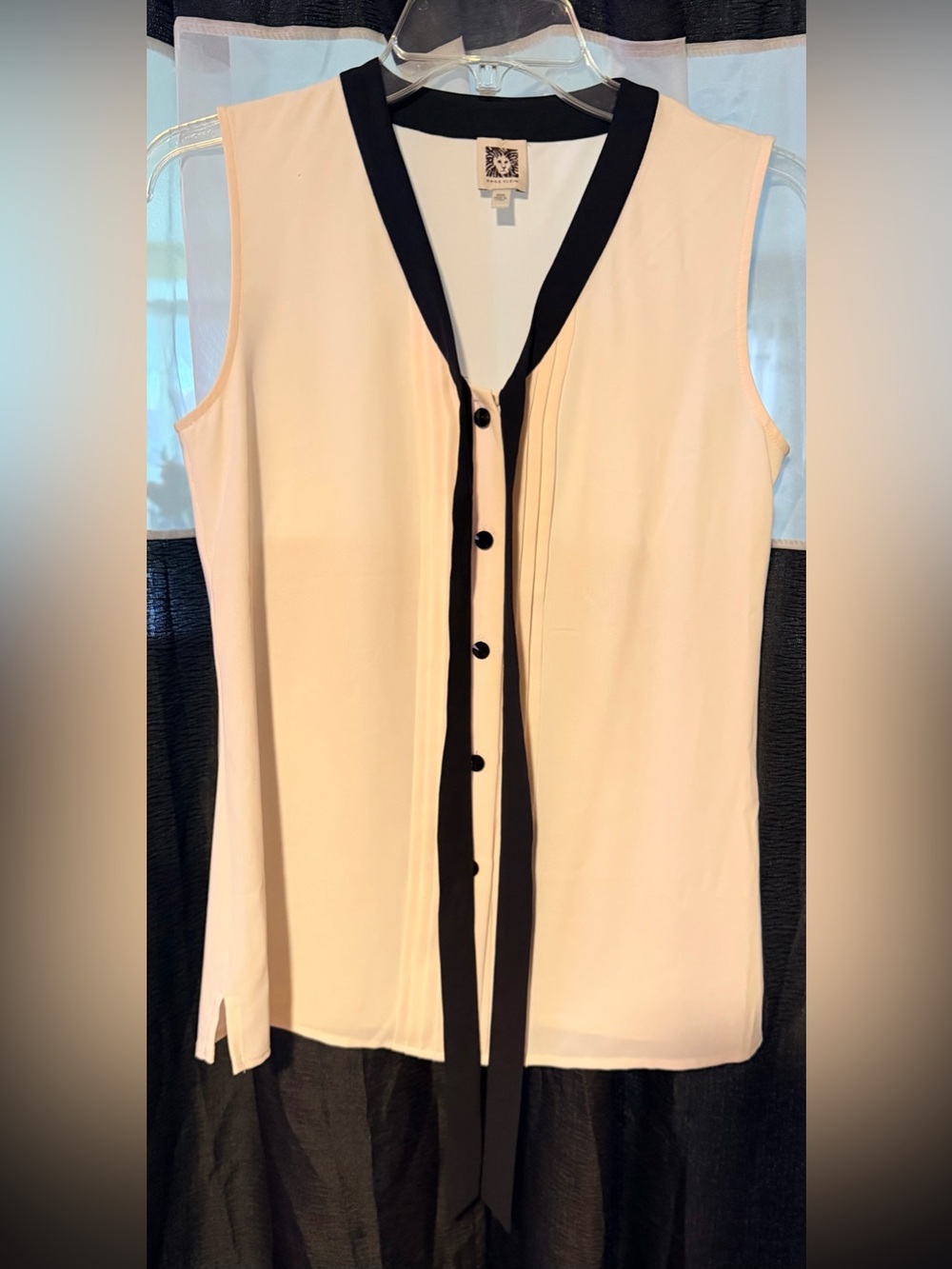 New without Tags Anne Klein Cream Sleeveless Blouse with Black Trim